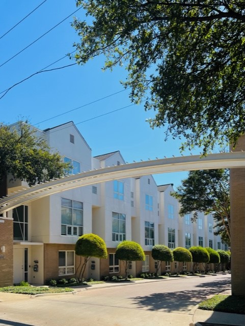 4060 Travis Street 15