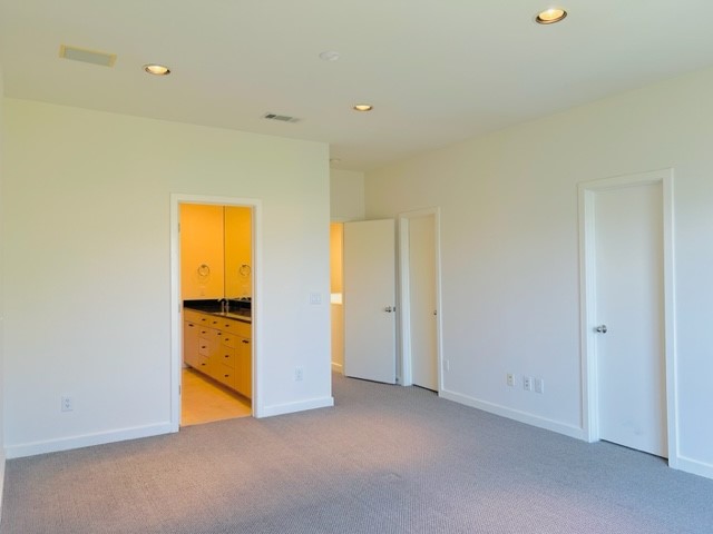 4060 Travis Street 15