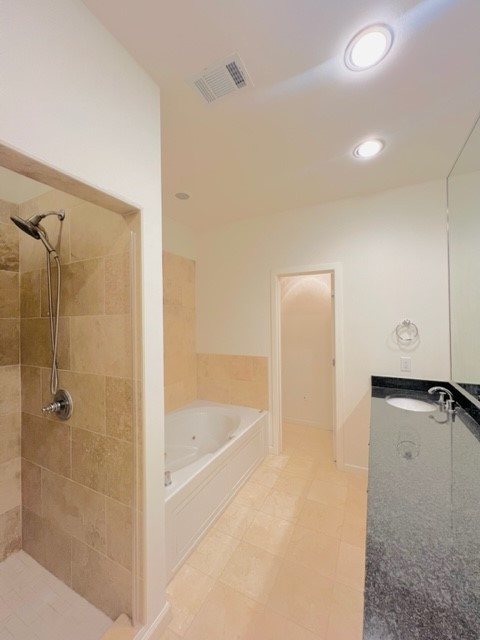 4060 Travis Street 15