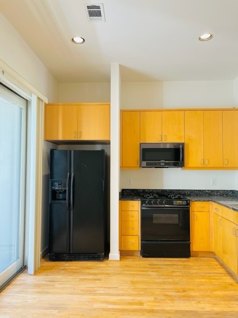 4060 Travis Street 15