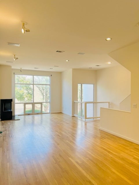 4060 Travis Street 15