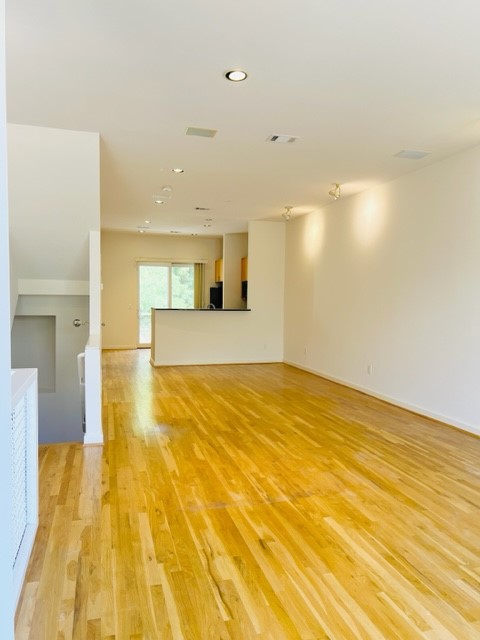 4060 Travis Street 15