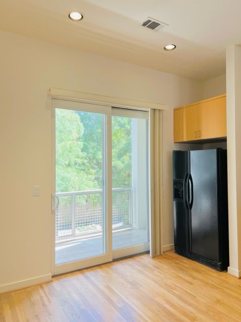 4060 Travis Street 15