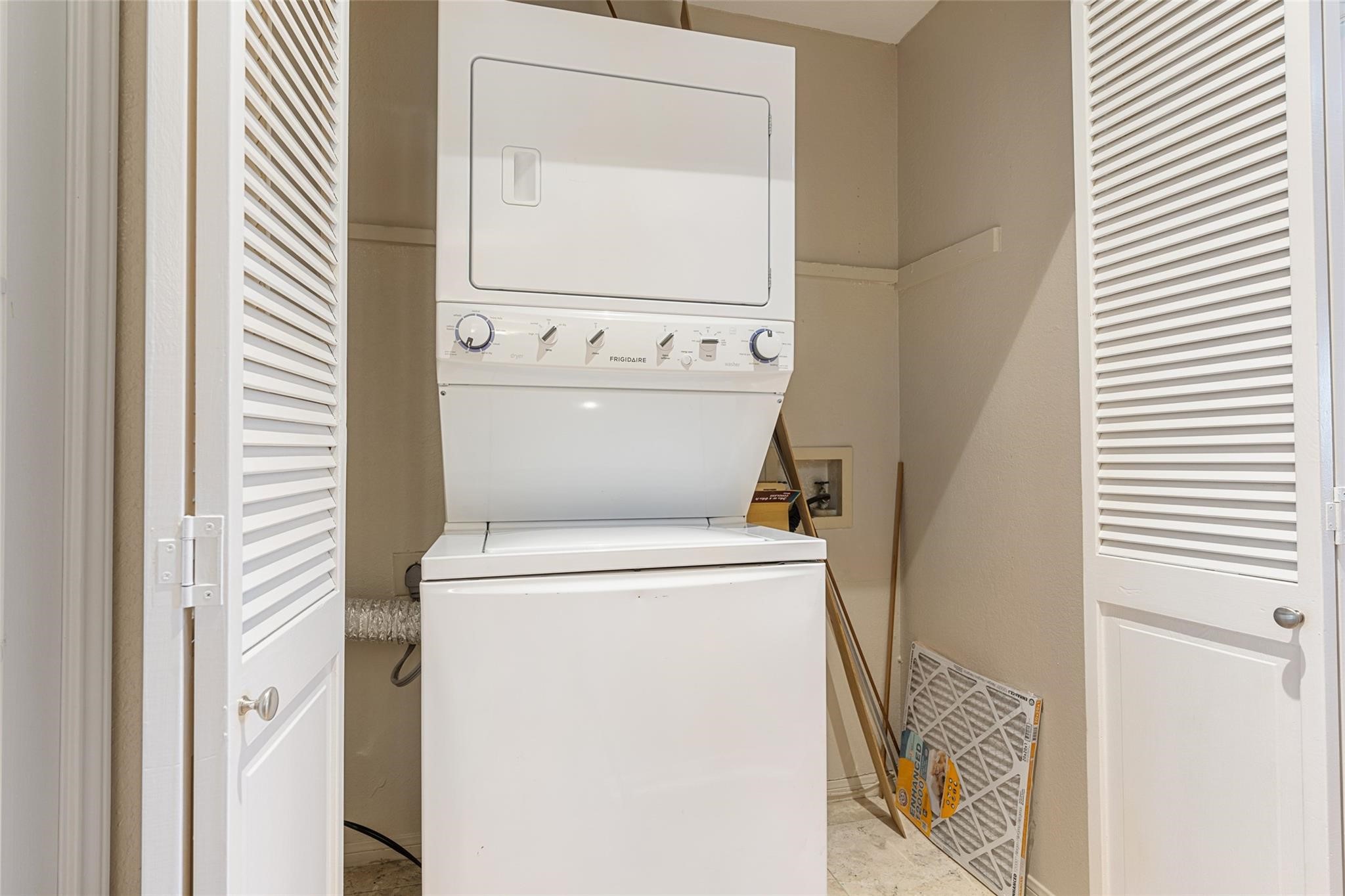 8600 Coppertowne Lane 2001