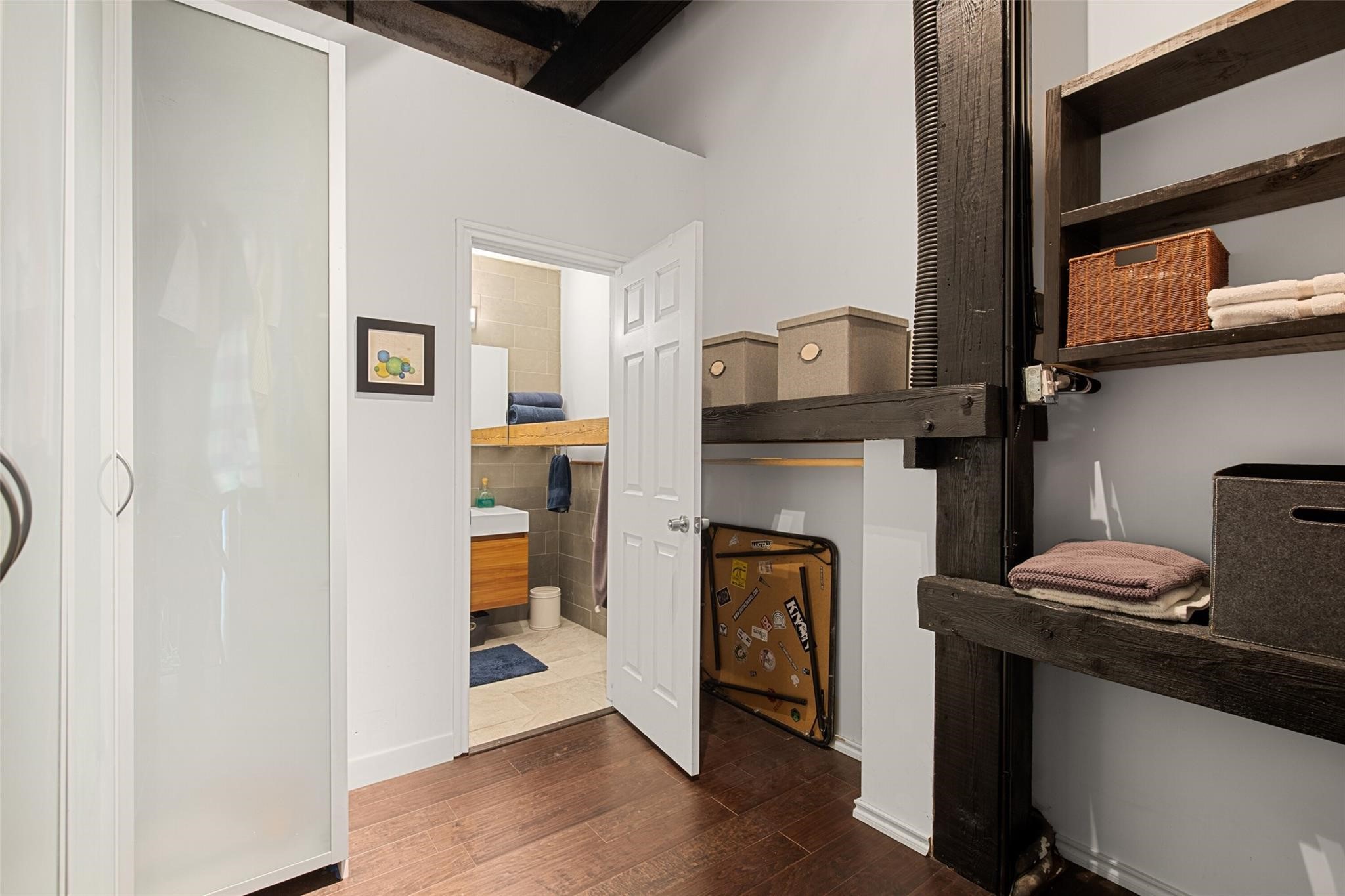 2220 S Harwood Street 206