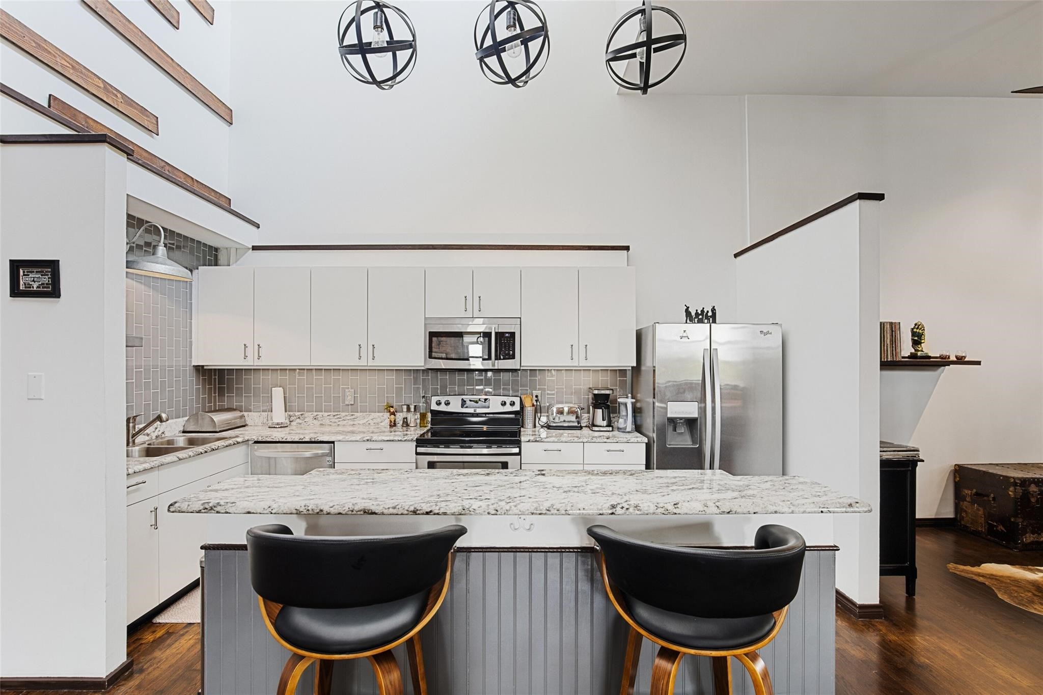 2220 S Harwood Street 206