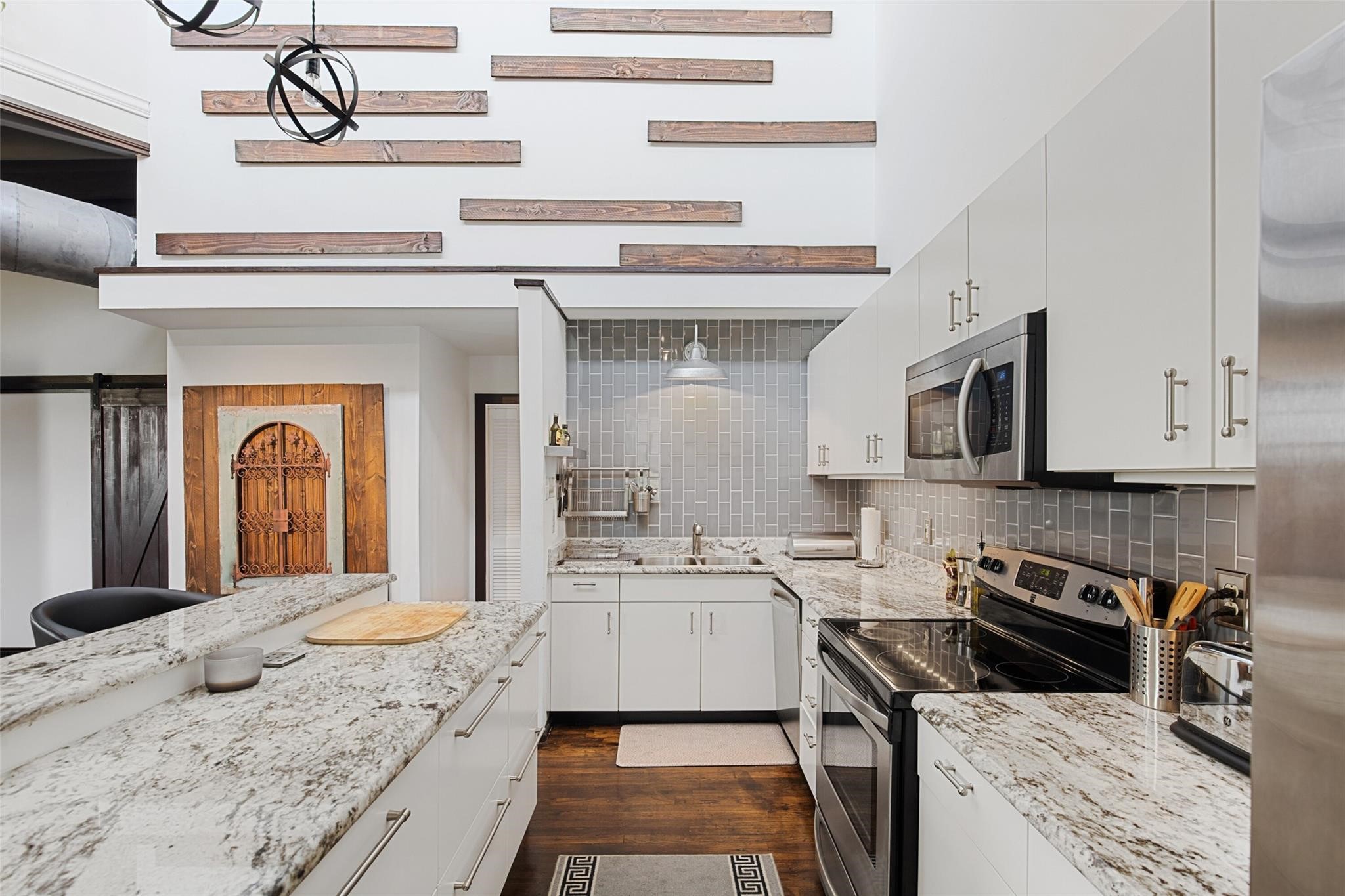 2220 S Harwood Street 206