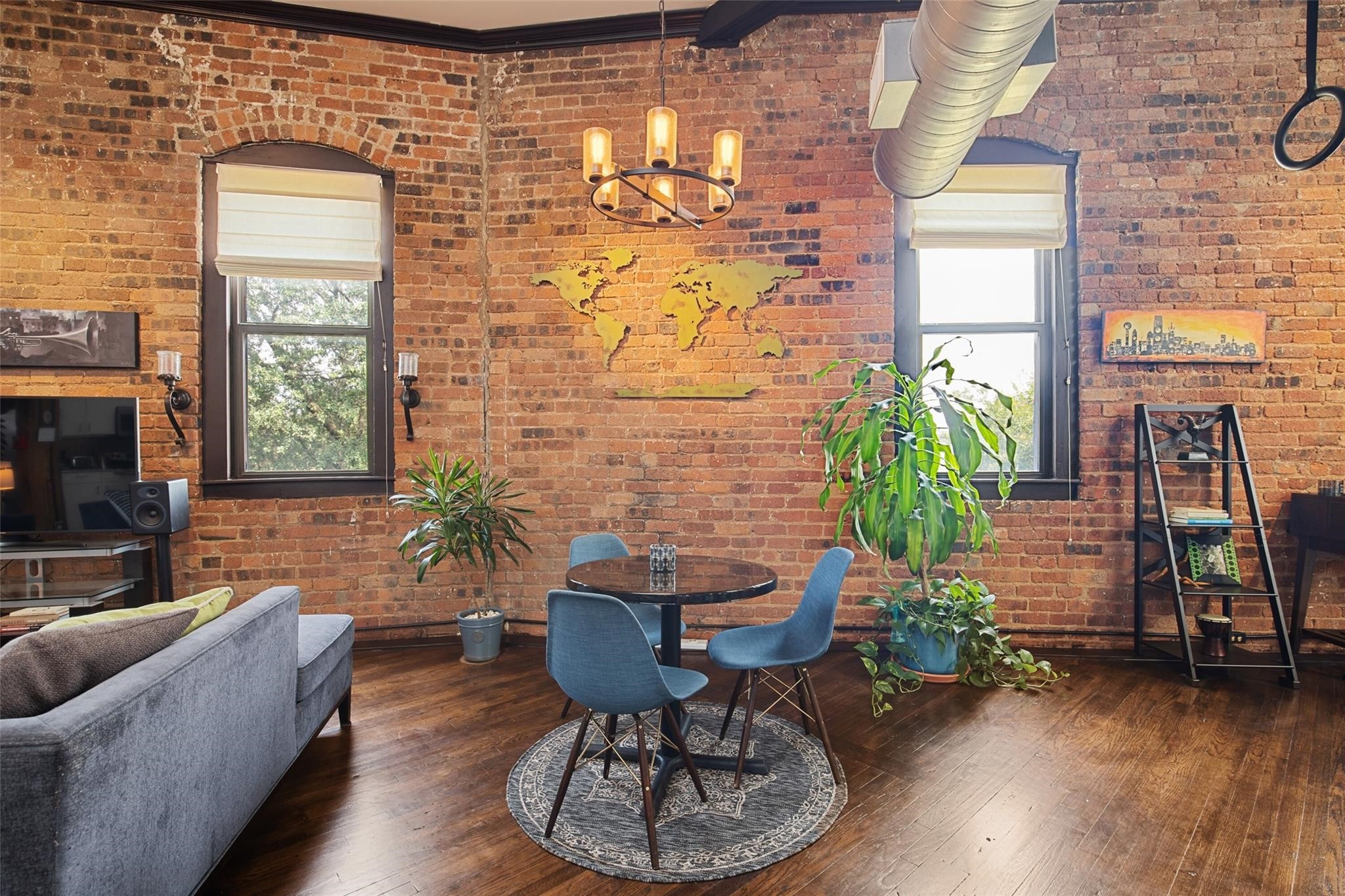 2220 S Harwood Street 206