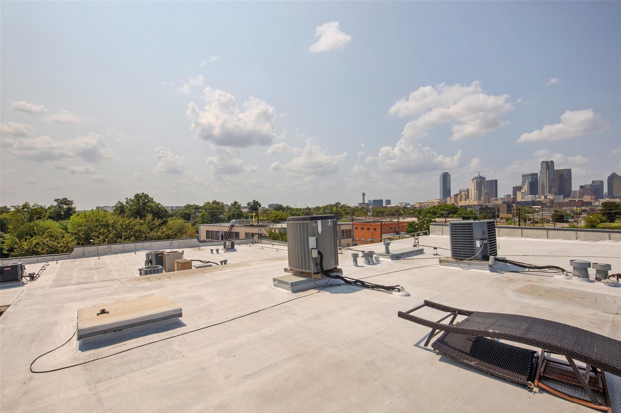 2220 S Harwood Street 206