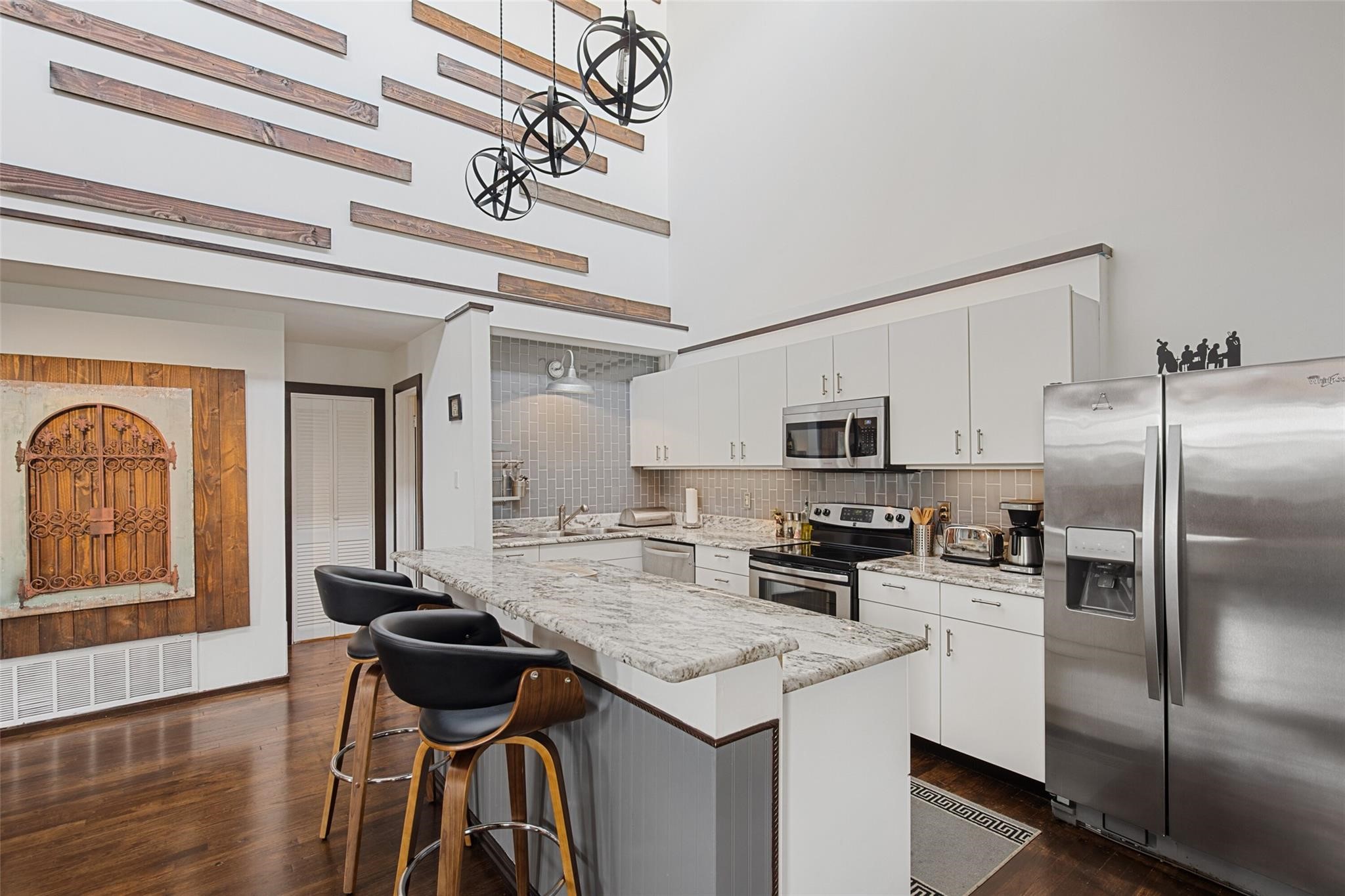 2220 S Harwood Street 206