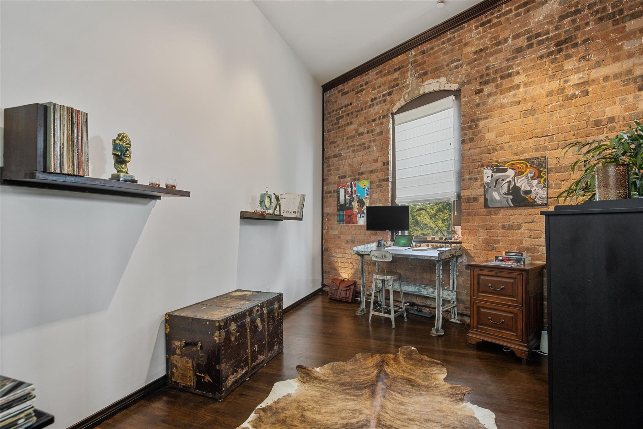 2220 S Harwood Street 206