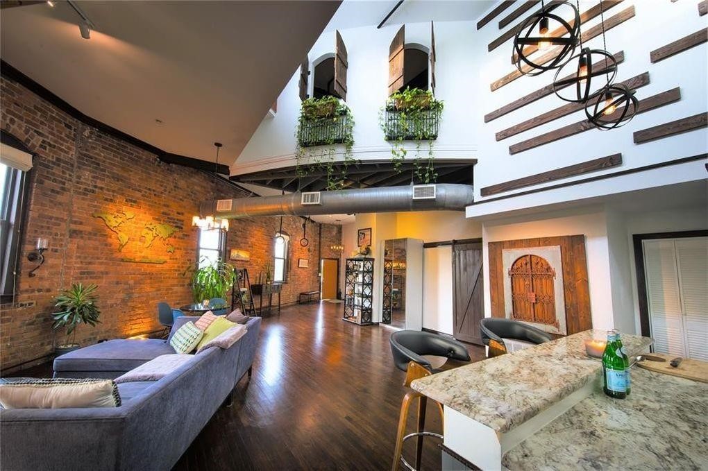 2220 S Harwood Street 206