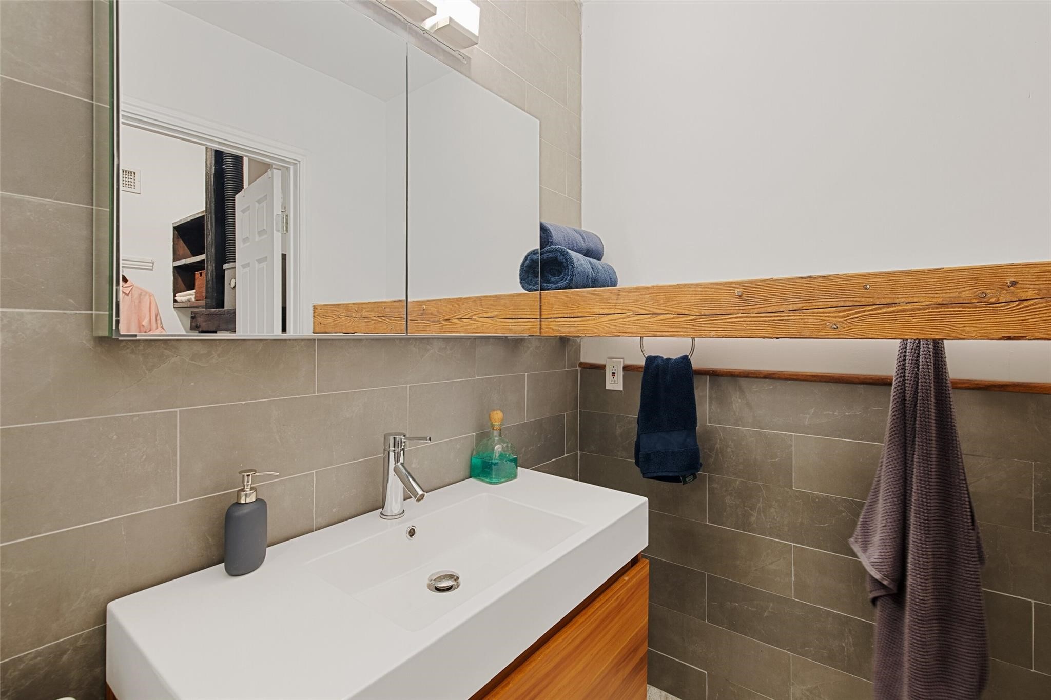 2220 S Harwood Street 206