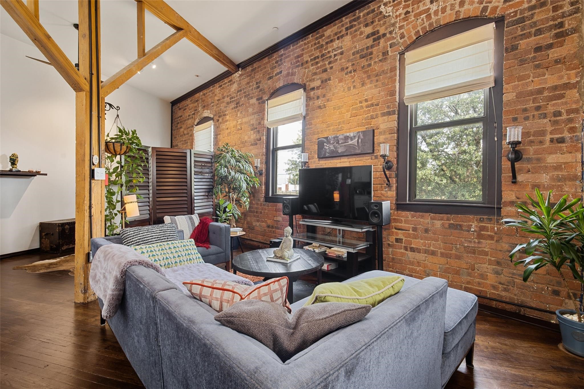 2220 S Harwood Street 206