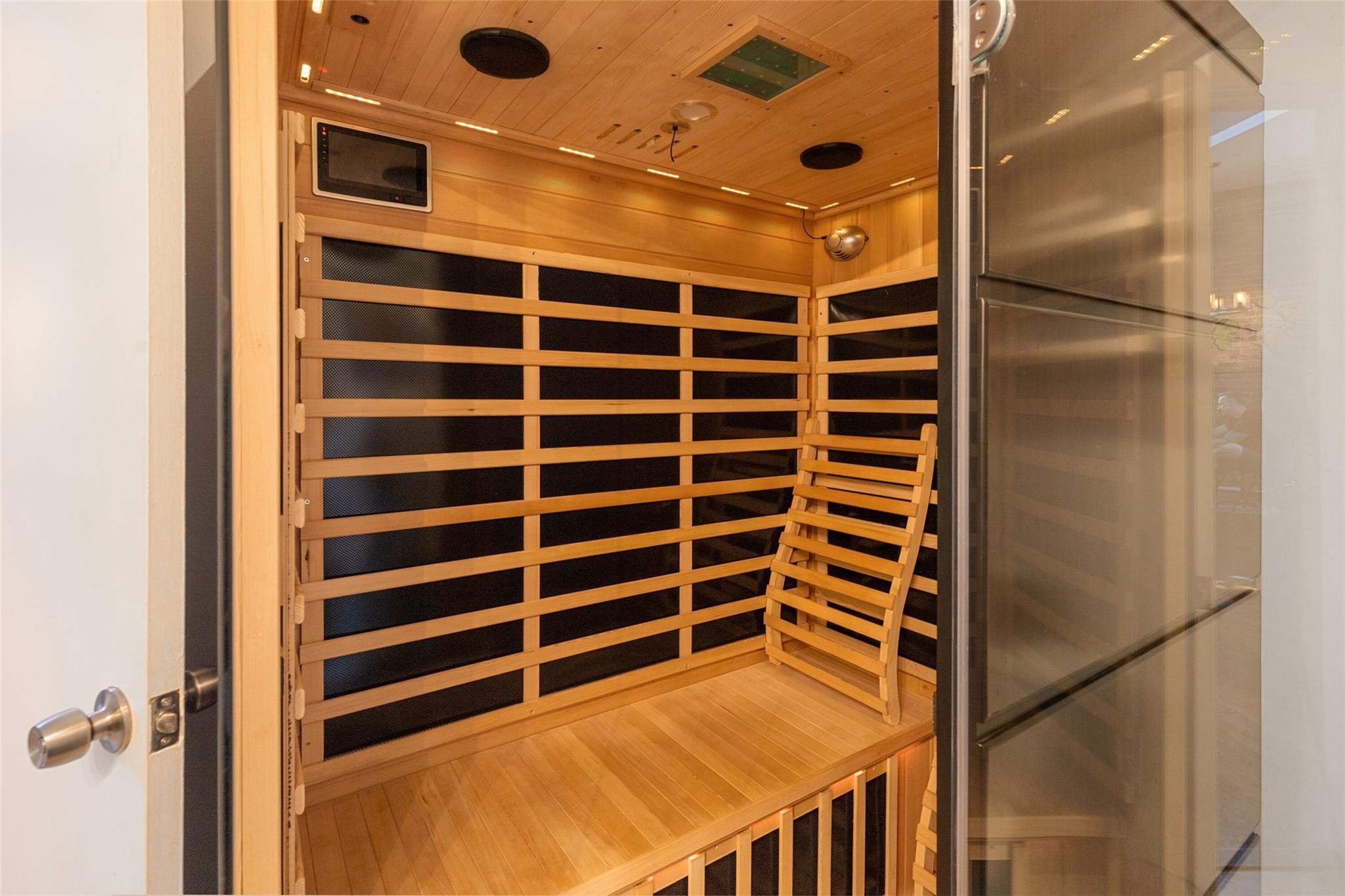 2220 S Harwood Street 206