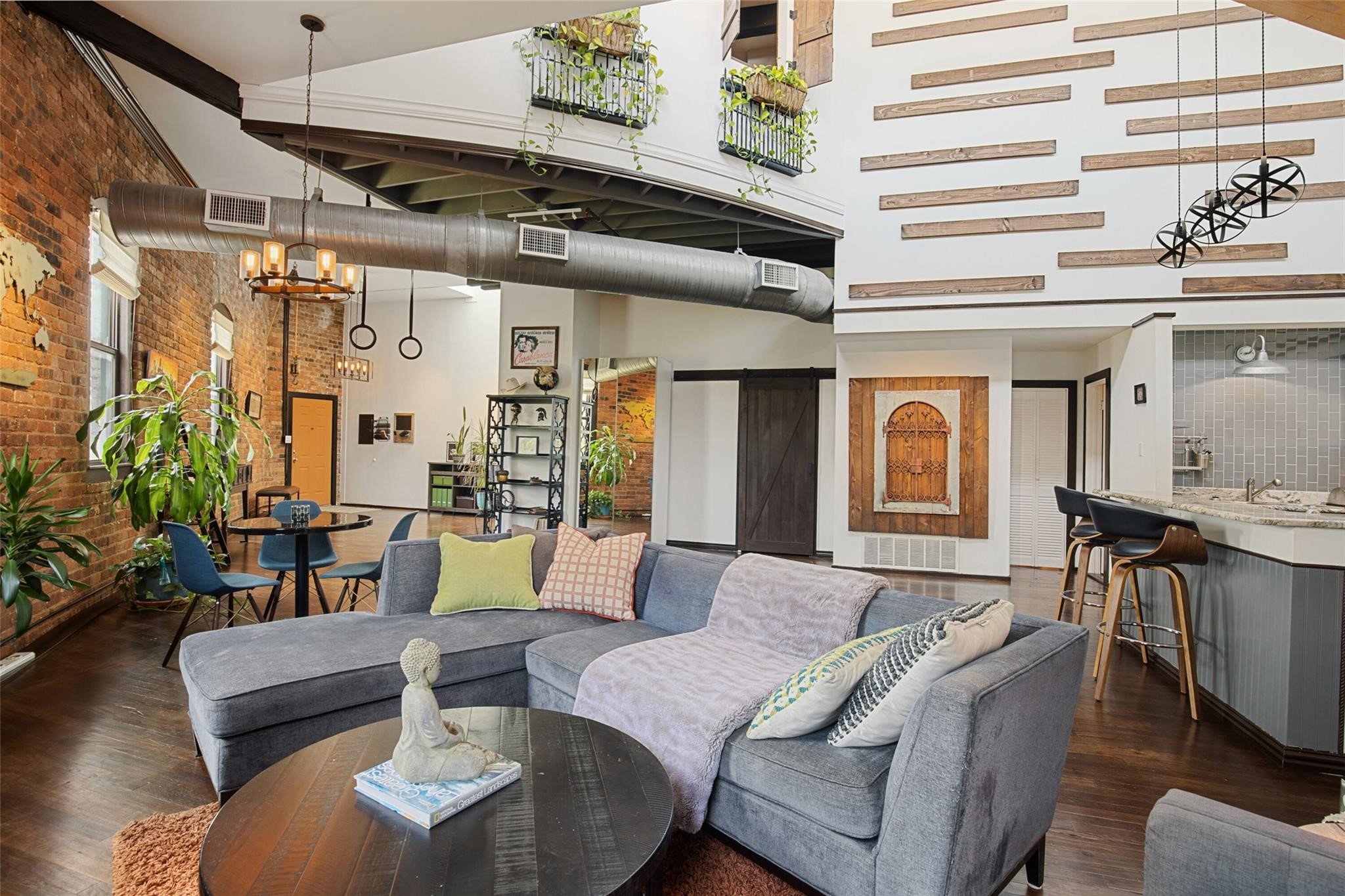 2220 S Harwood Street 206