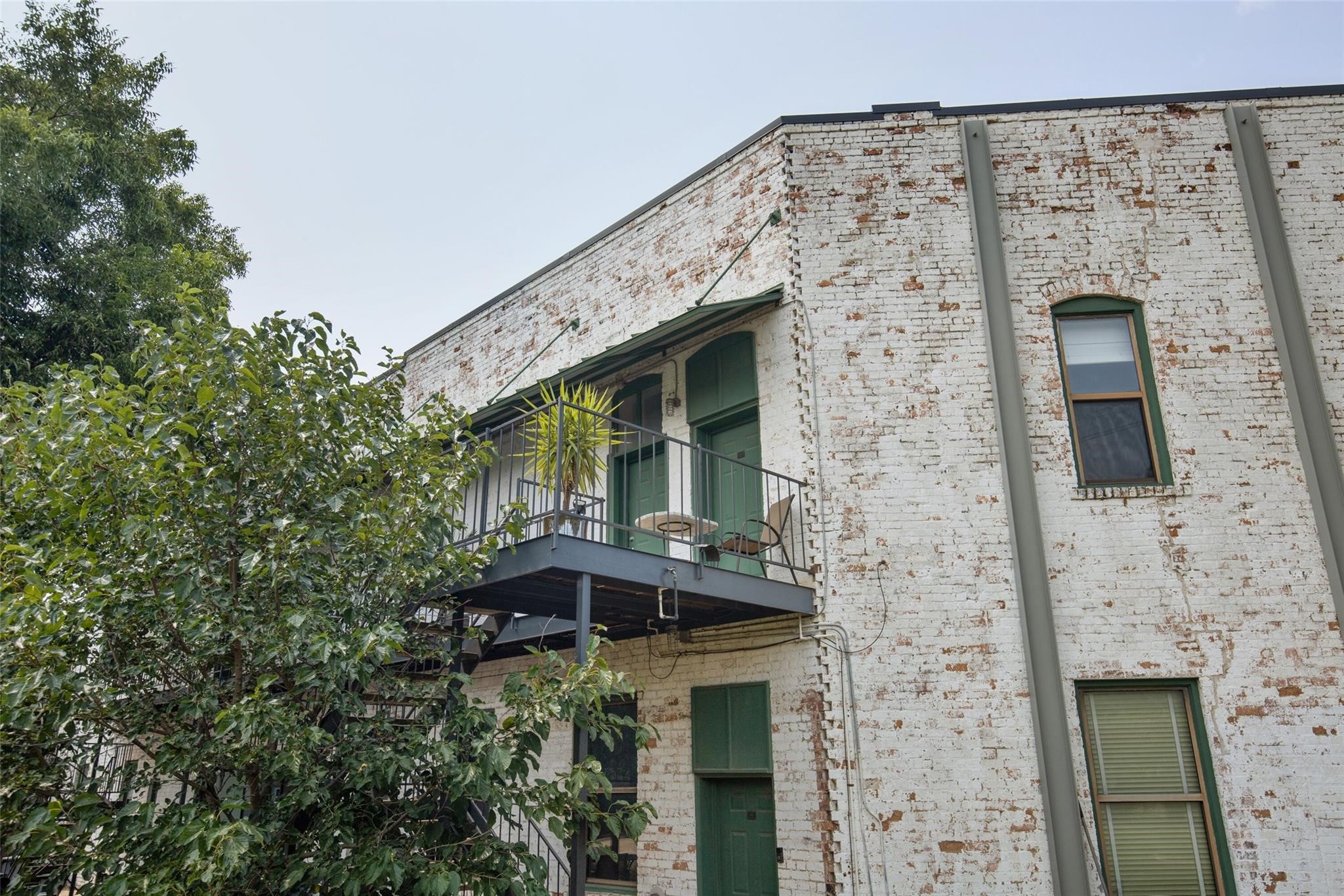 2220 S Harwood Street 206