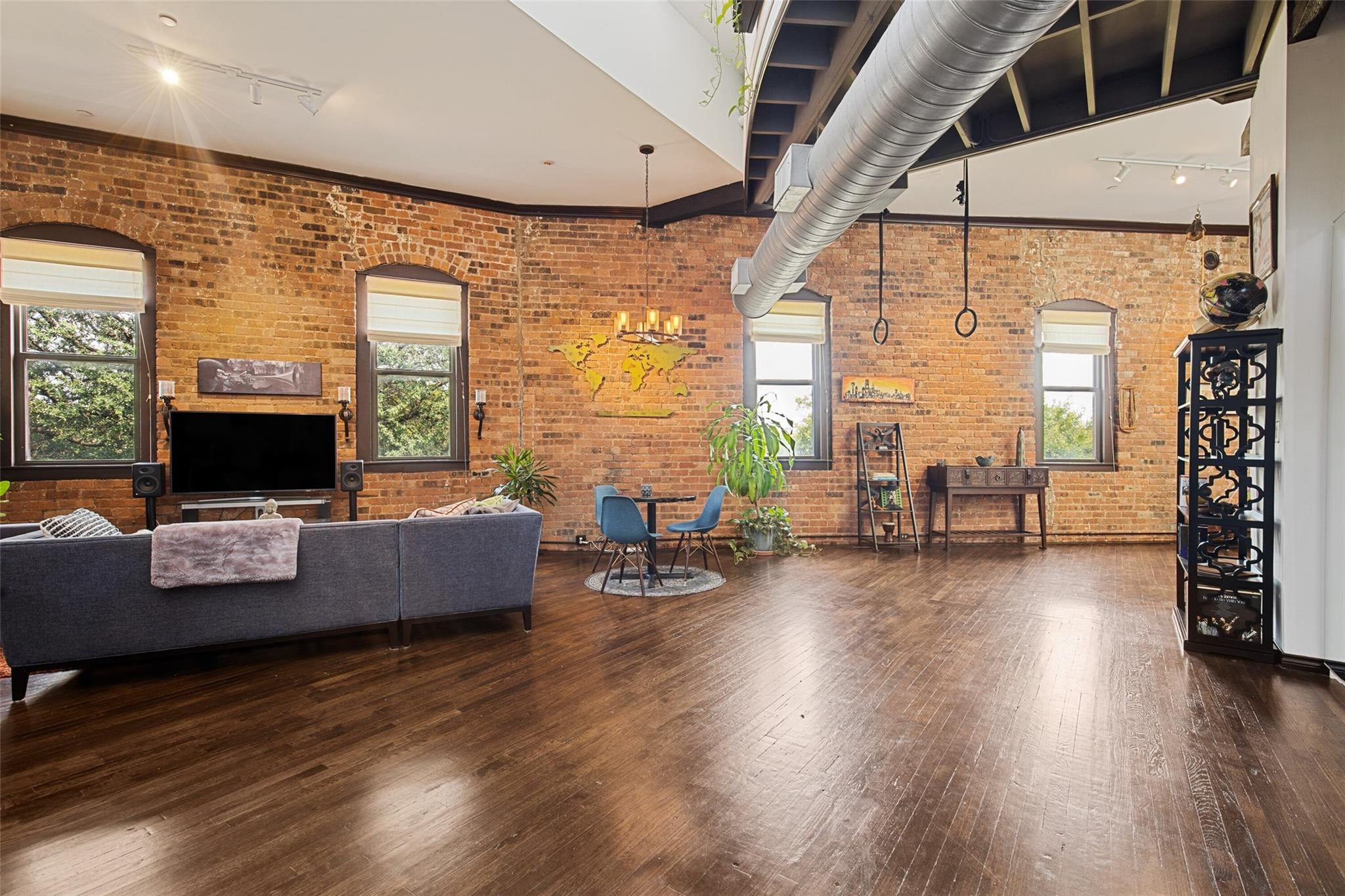 2220 S Harwood Street 206