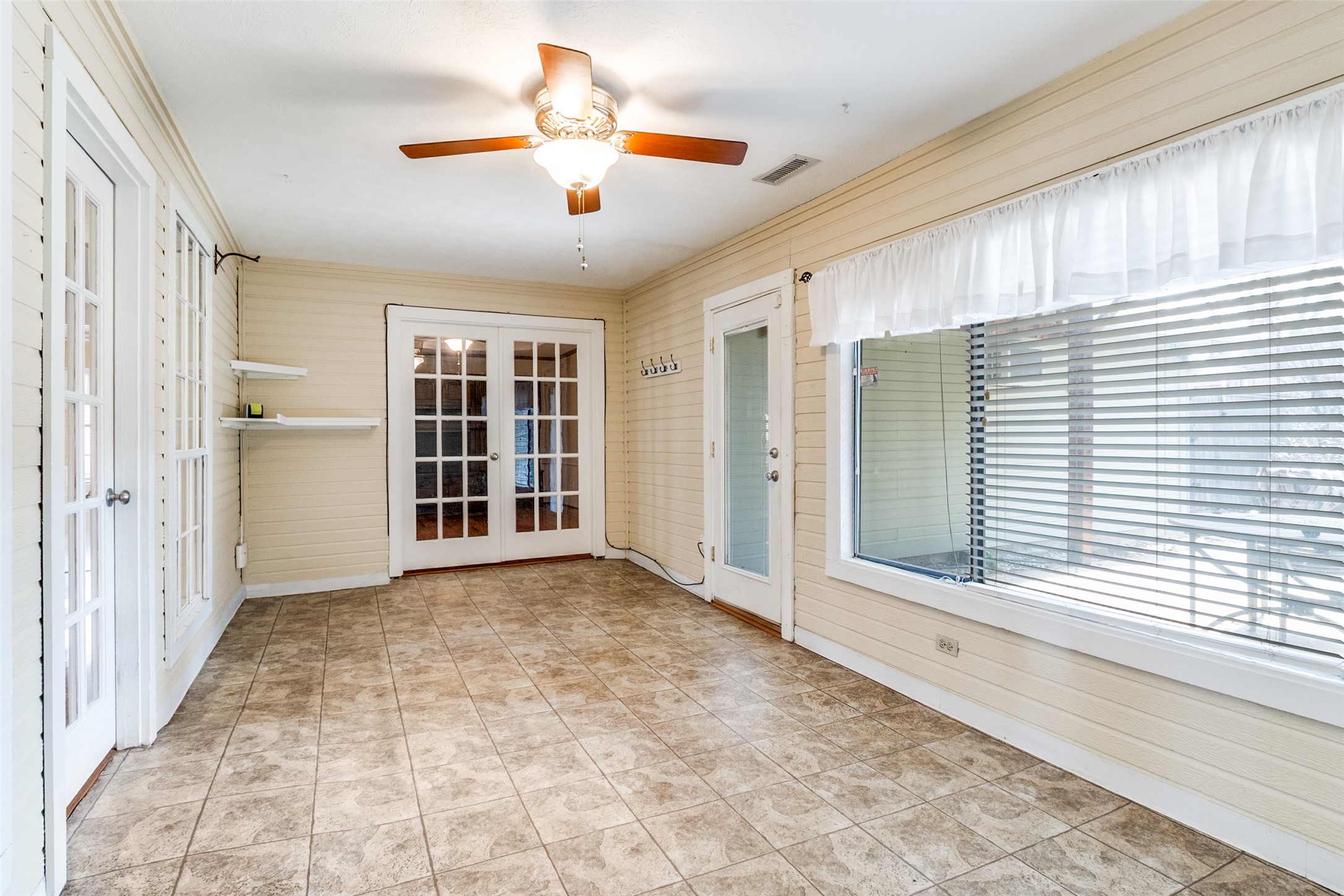 2120 Meadowview Court