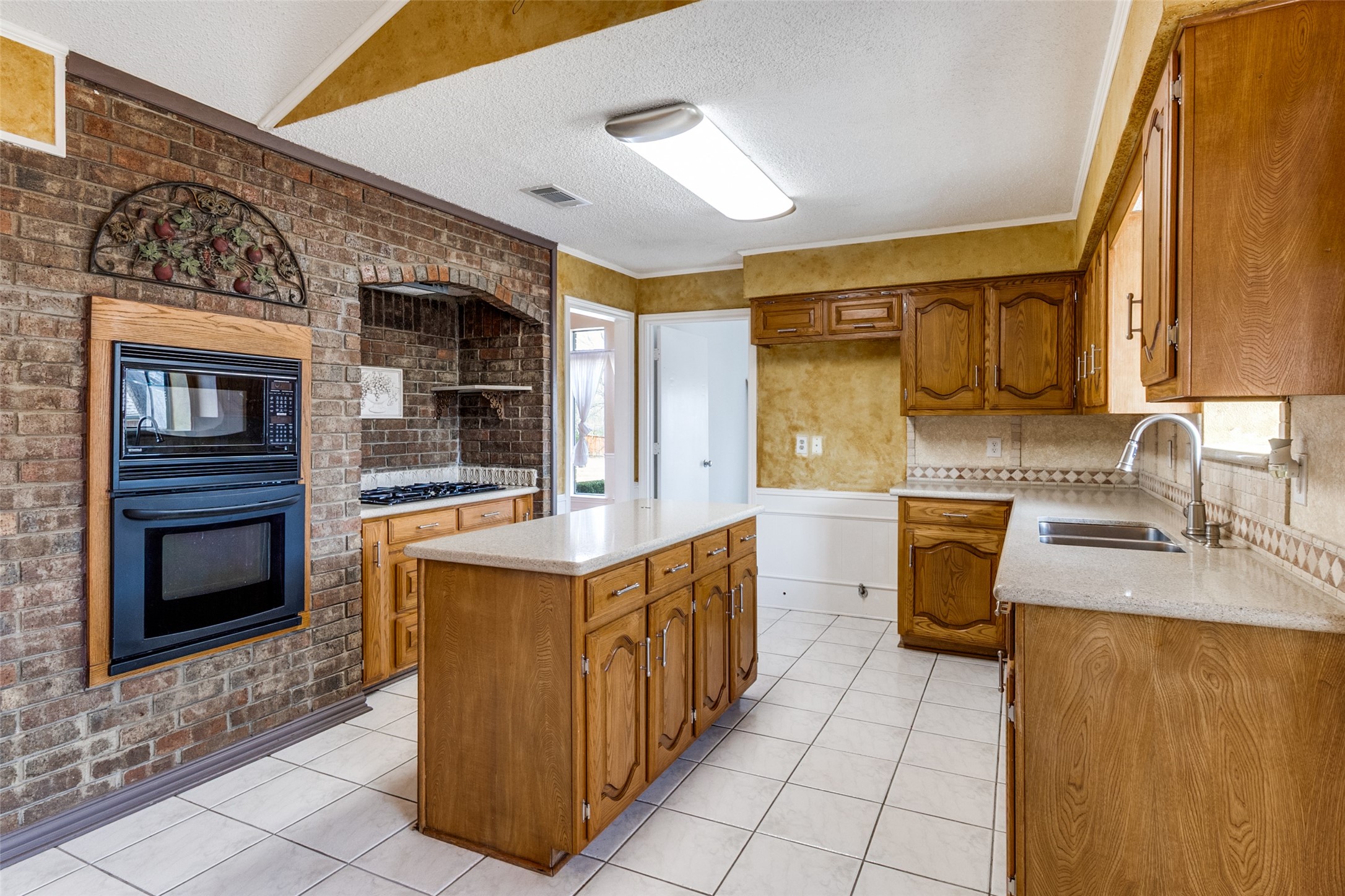 2120 Meadowview Court