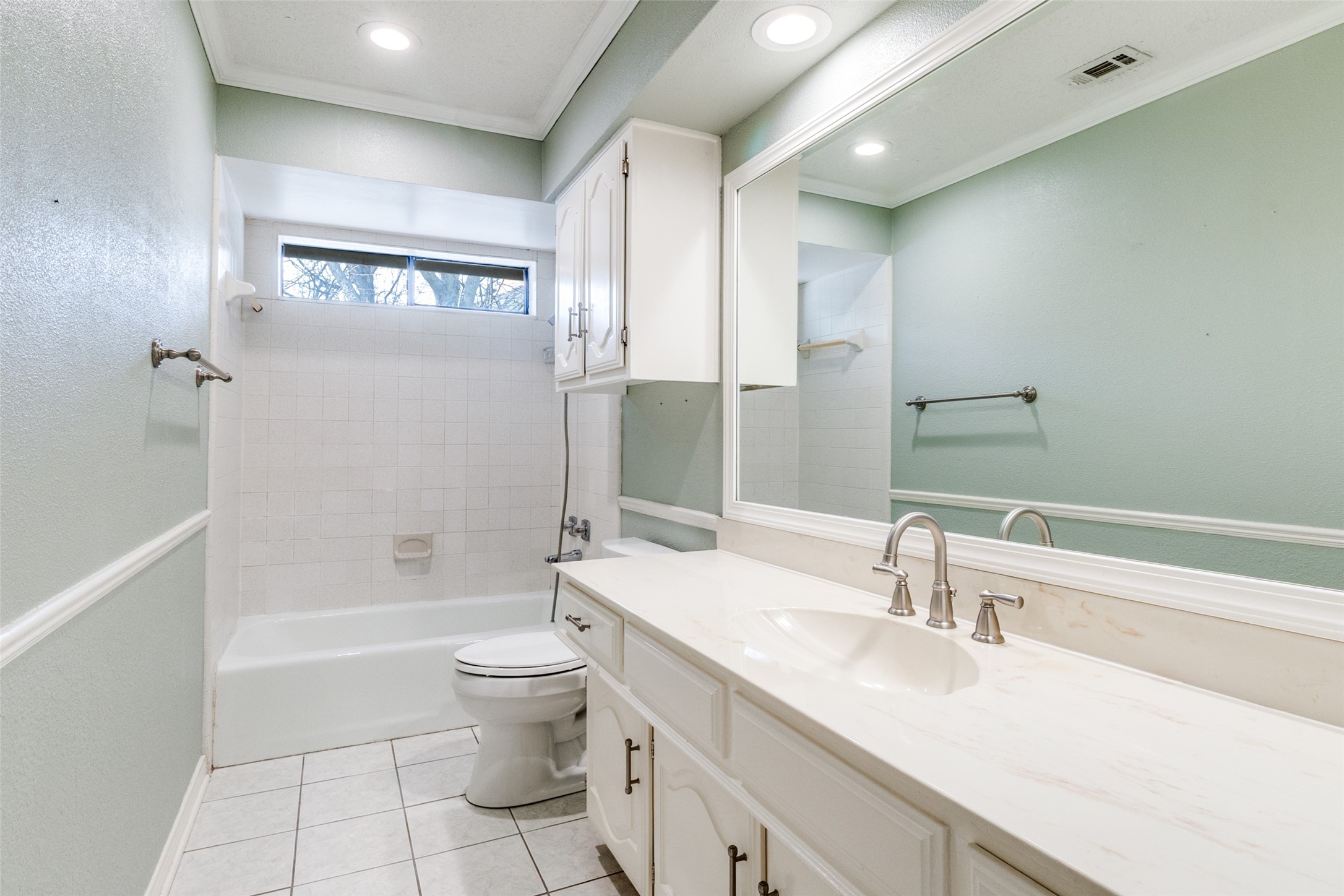 2120 Meadowview Court