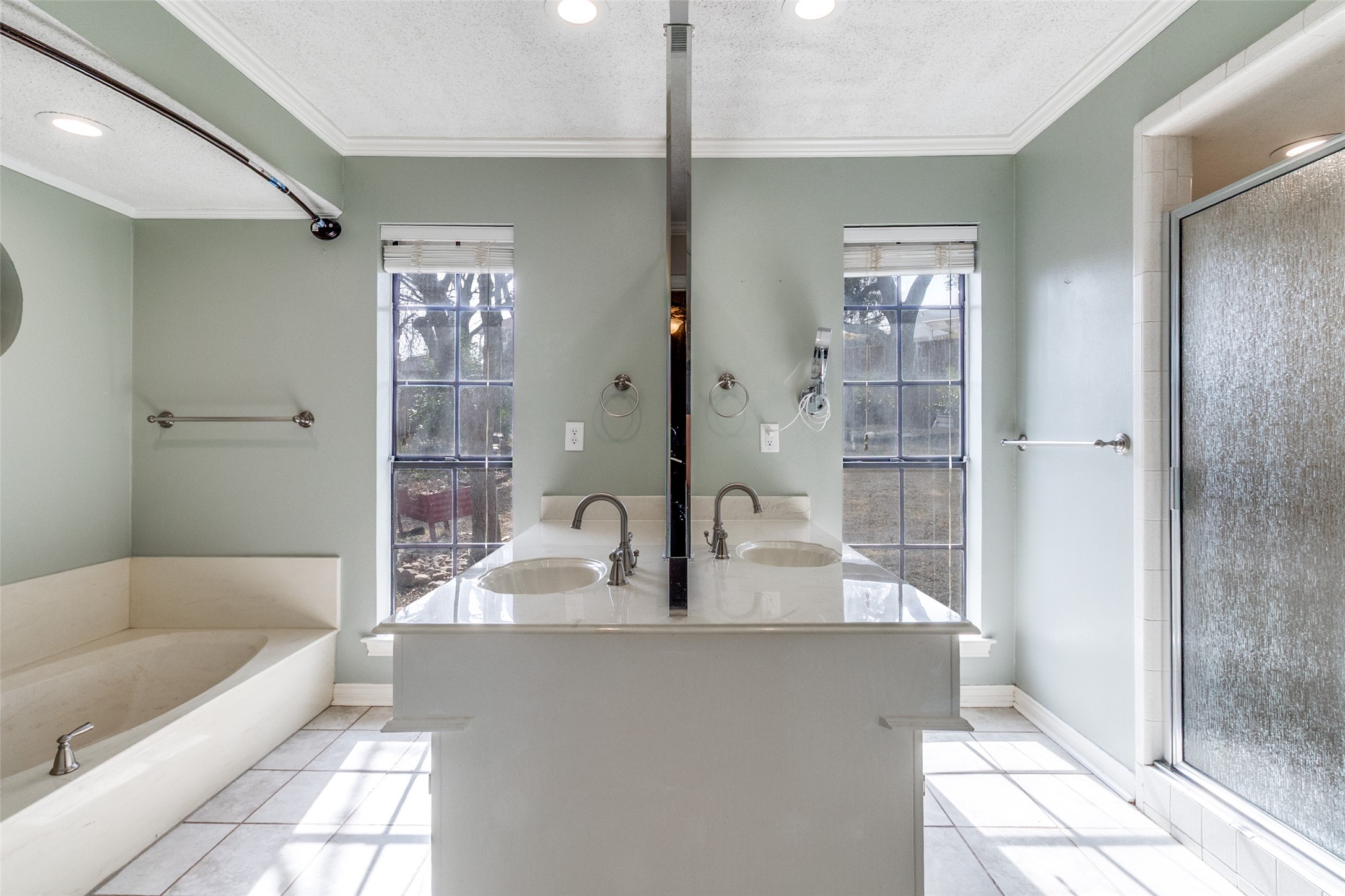 2120 Meadowview Court