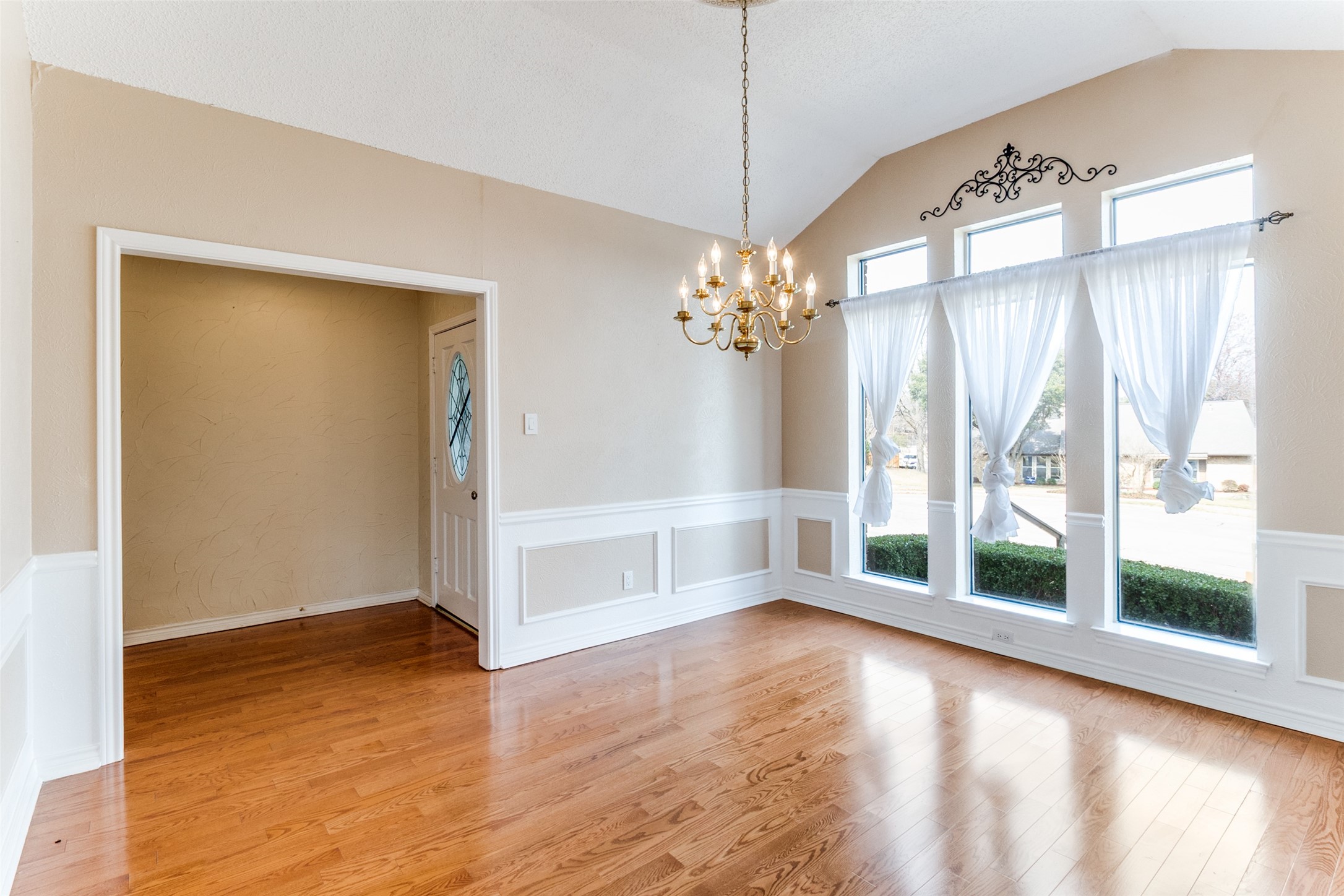 2120 Meadowview Court