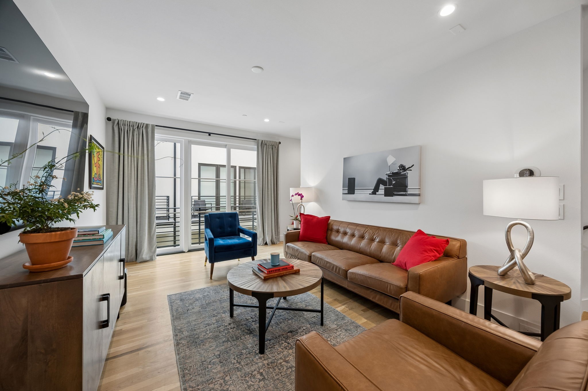 7207 Gaston Avenue 903