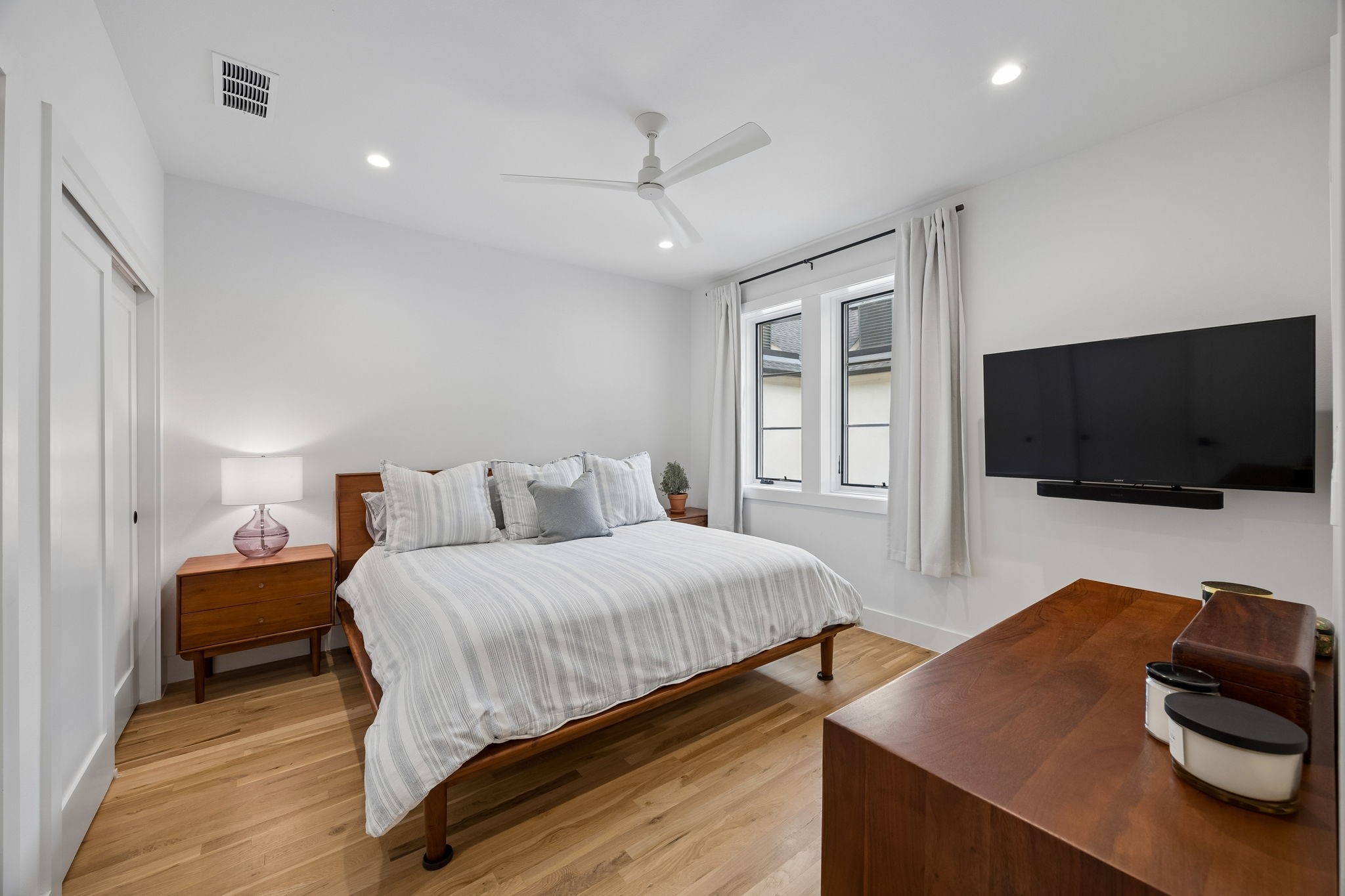 7207 Gaston Avenue 903