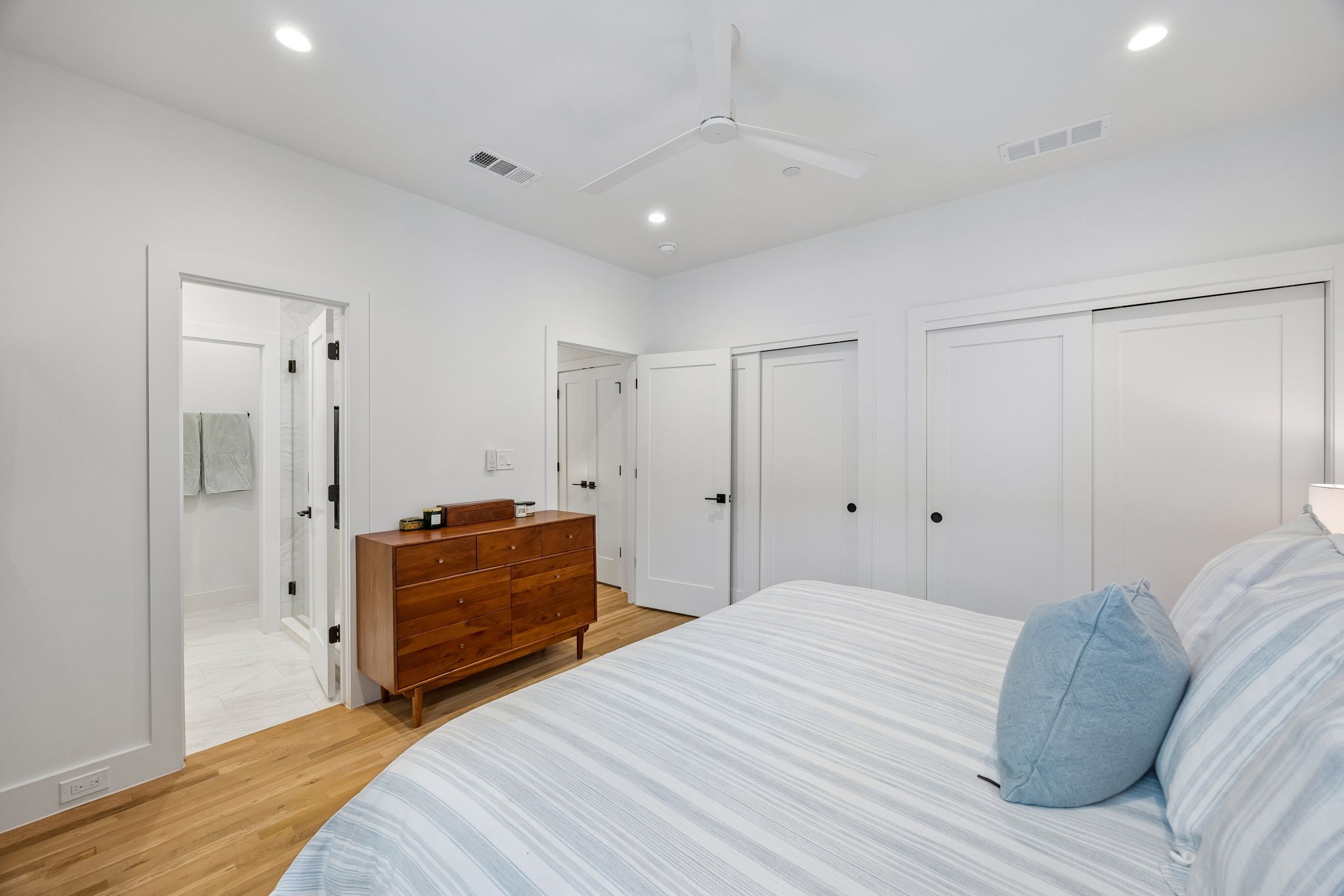 7207 Gaston Avenue 903