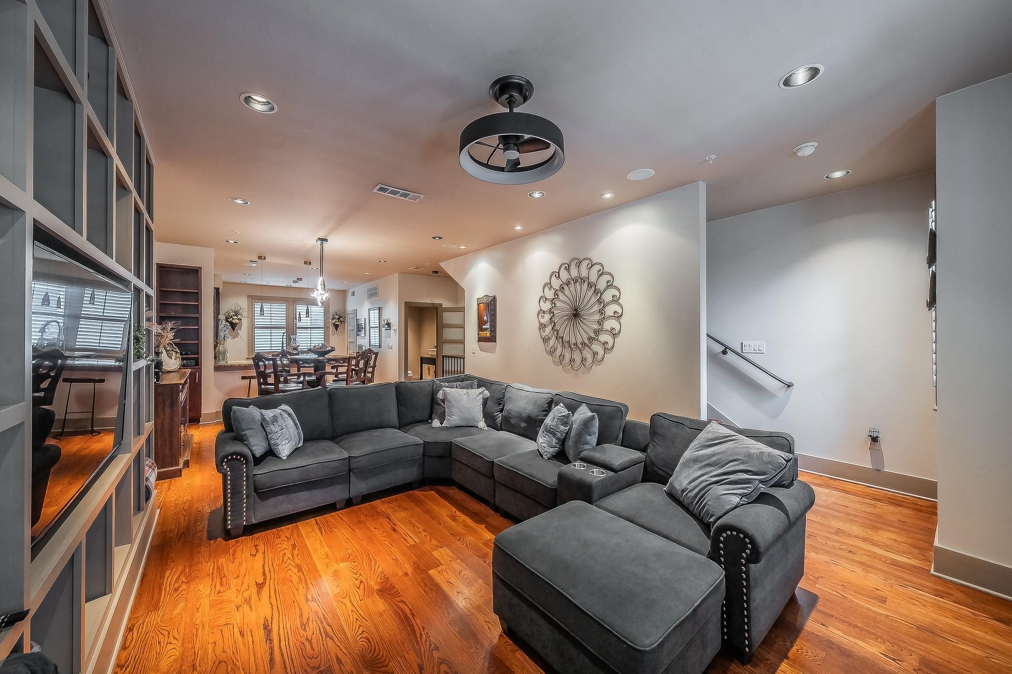 6350 Oriole Drive