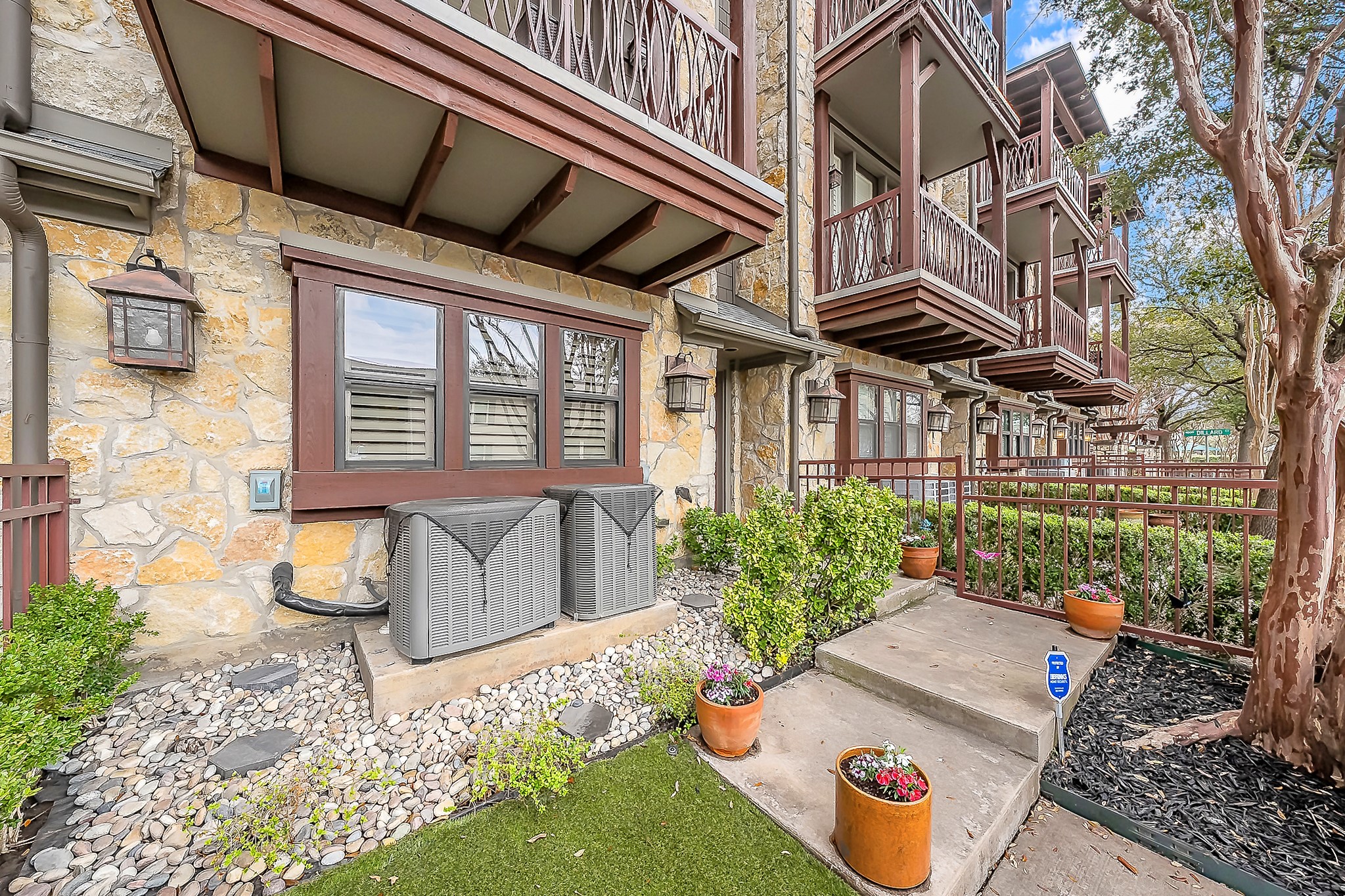 6350 Oriole Drive