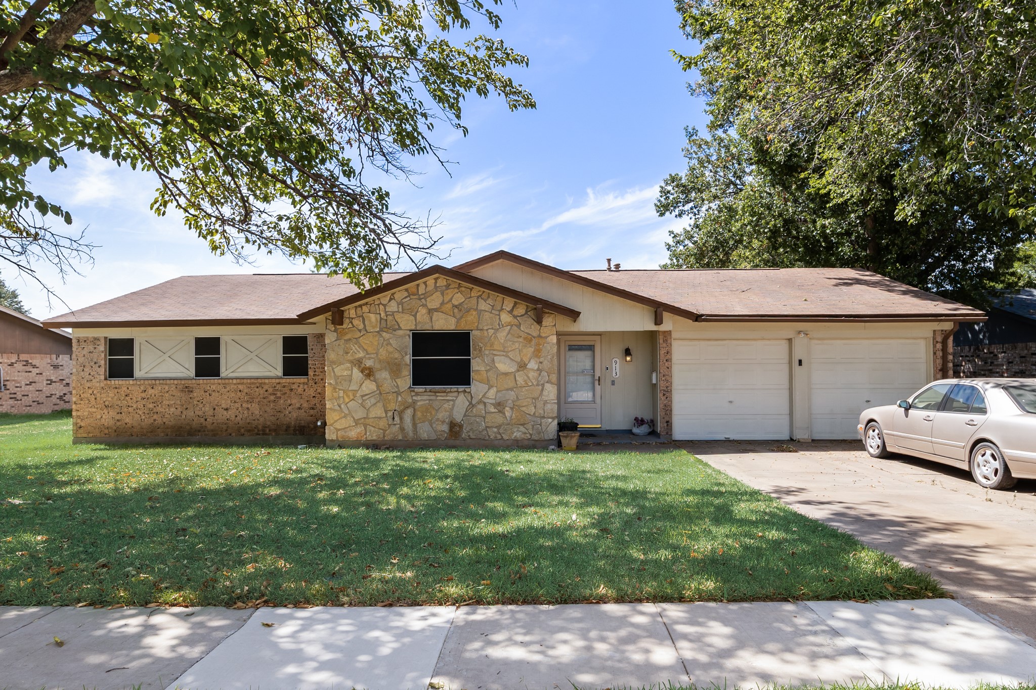 913 Redbud Street