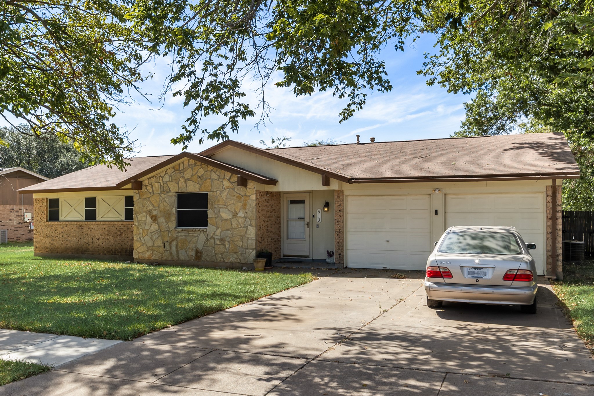 913 Redbud Street