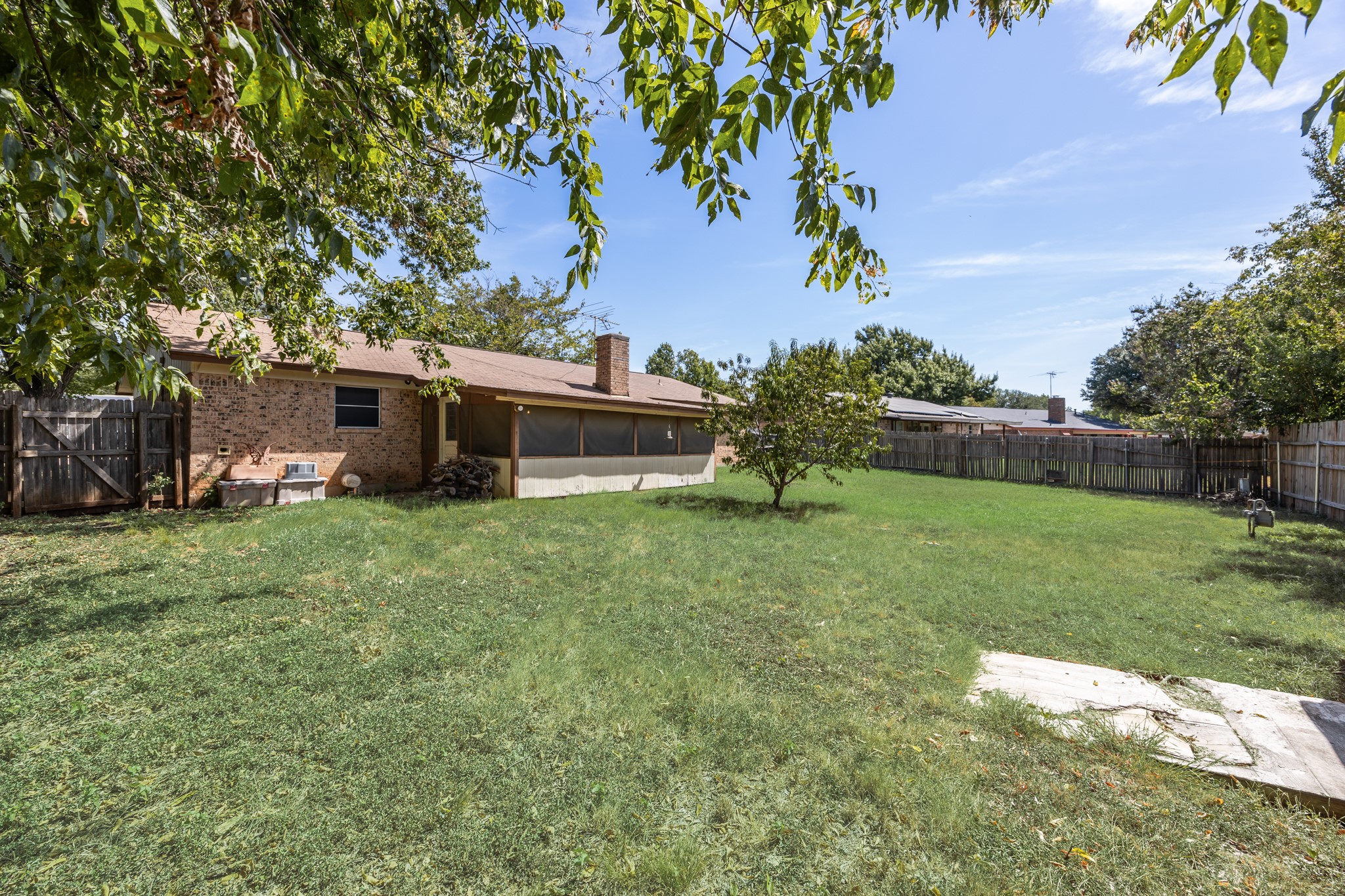 913 Redbud Street