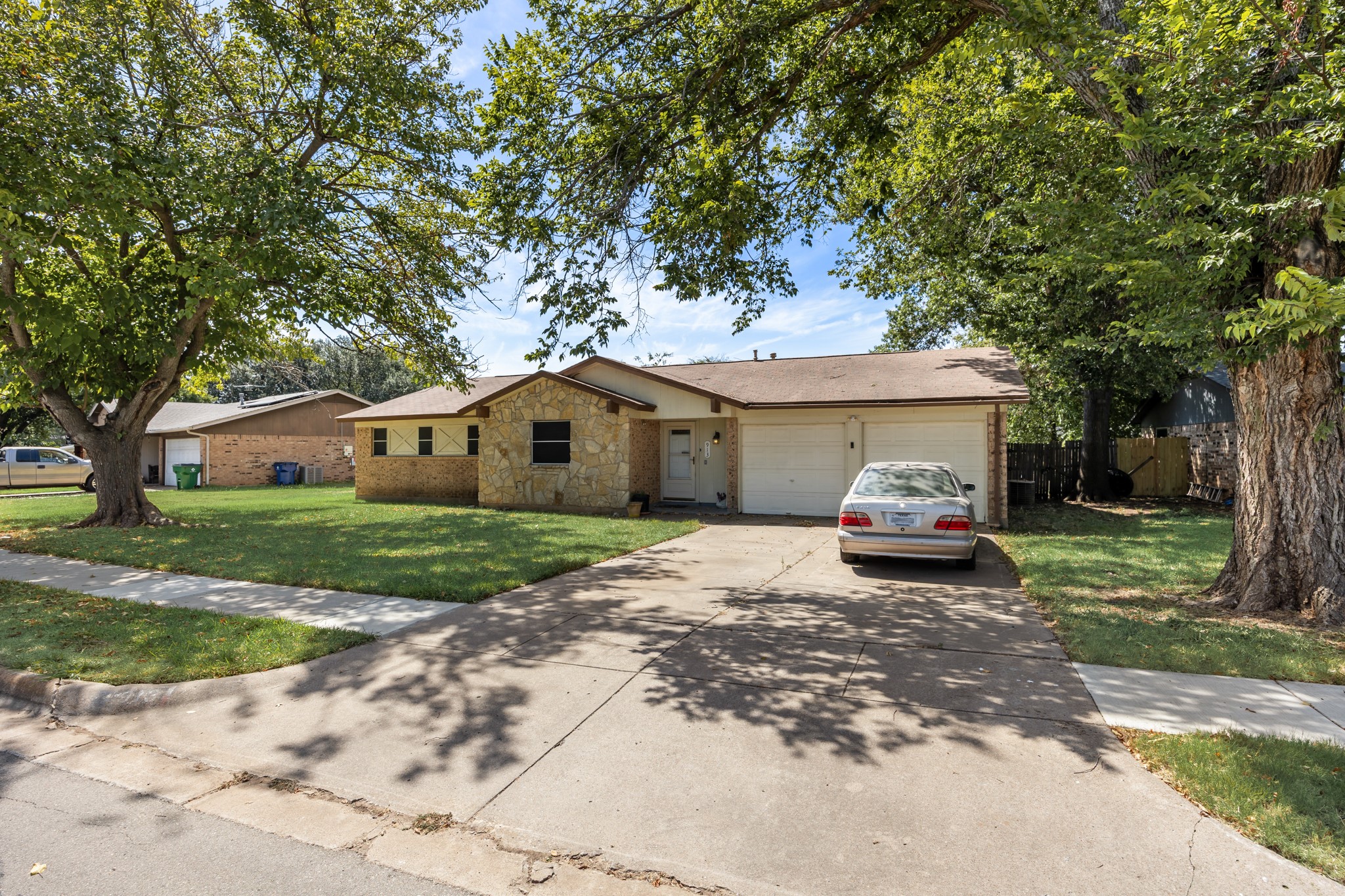 913 Redbud Street
