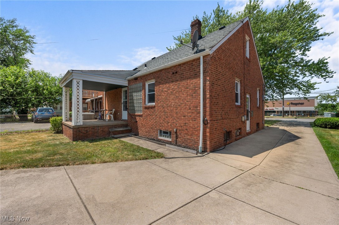3301 Warren Road