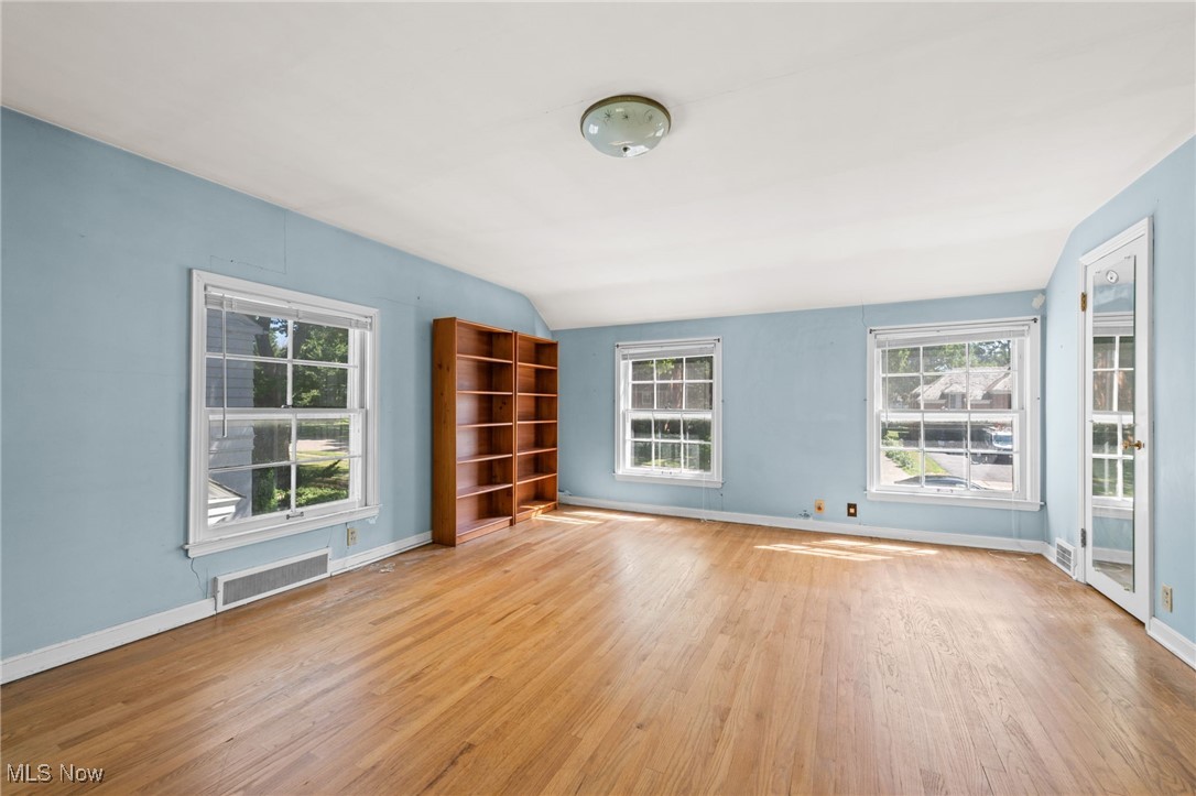 1525 Kew Road