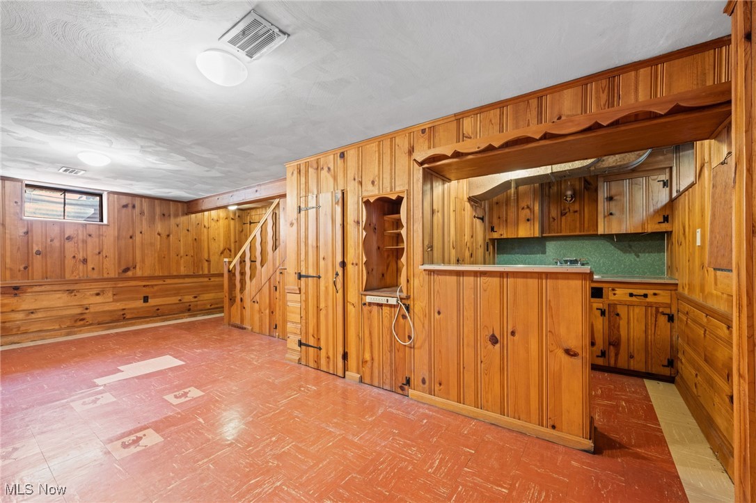 1525 Kew Road