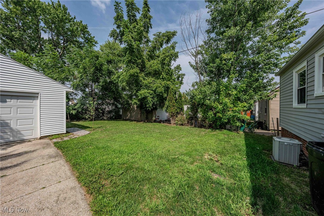 15803 Maplewood Avenue