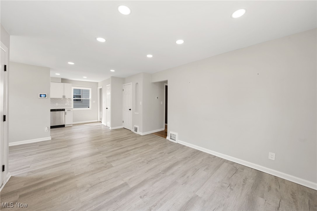 15803 Maplewood Avenue