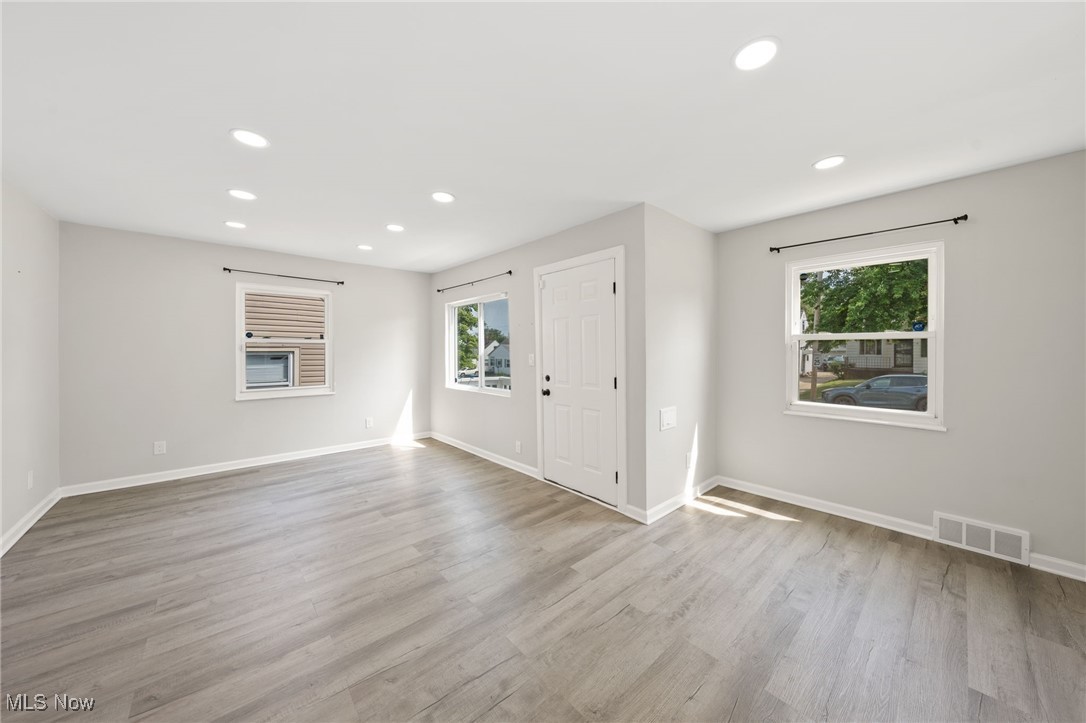 15803 Maplewood Avenue