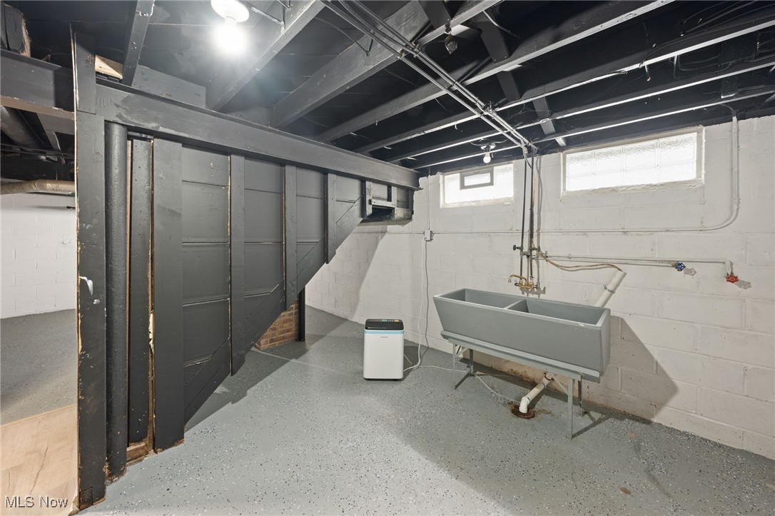 15803 Maplewood Avenue