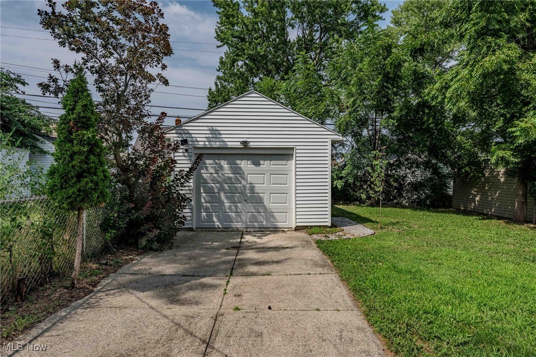 15803 Maplewood Avenue