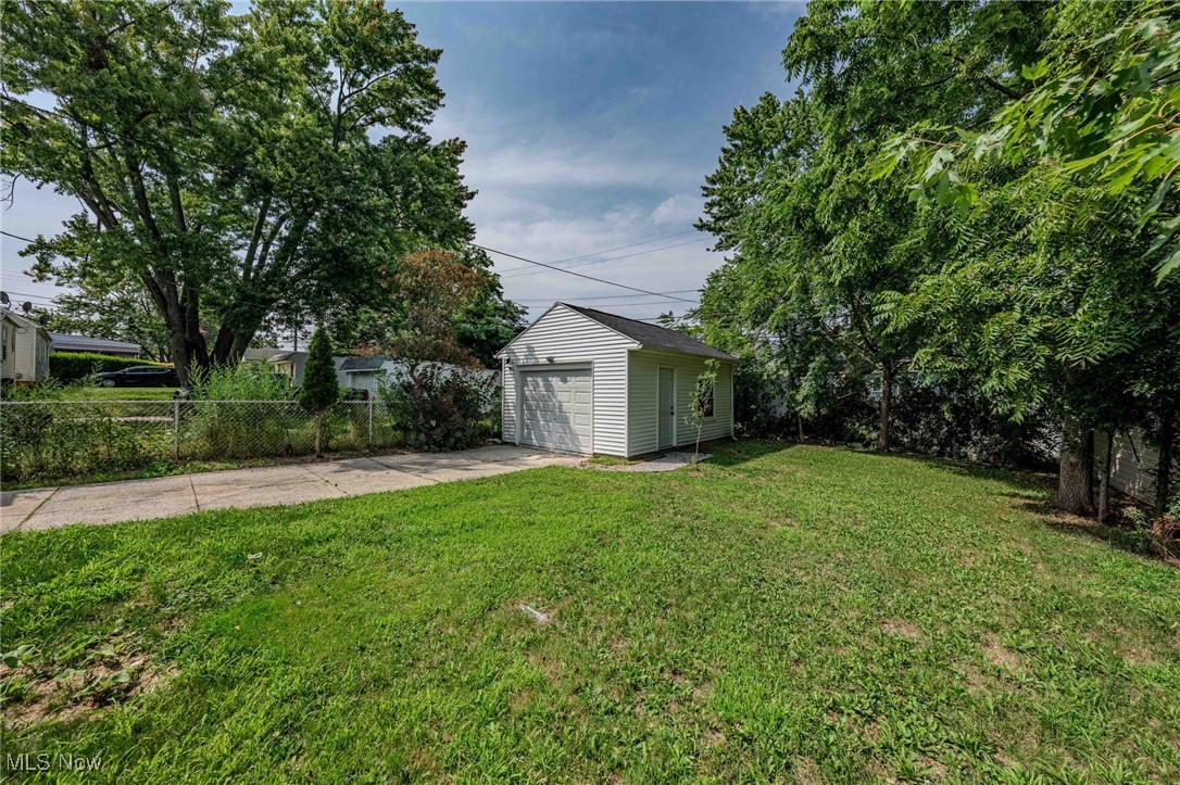 15803 Maplewood Avenue