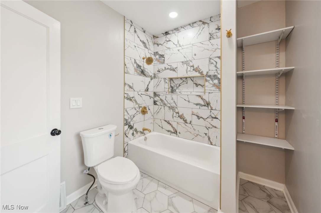 3020 E Derbyshire Road