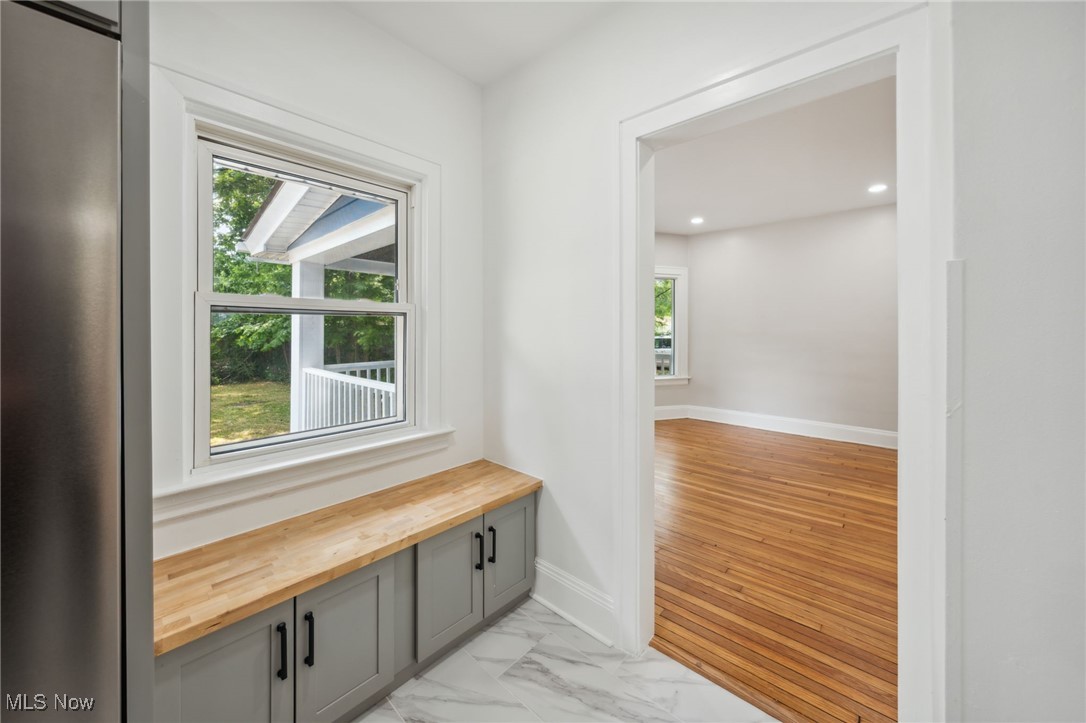 3020 E Derbyshire Road