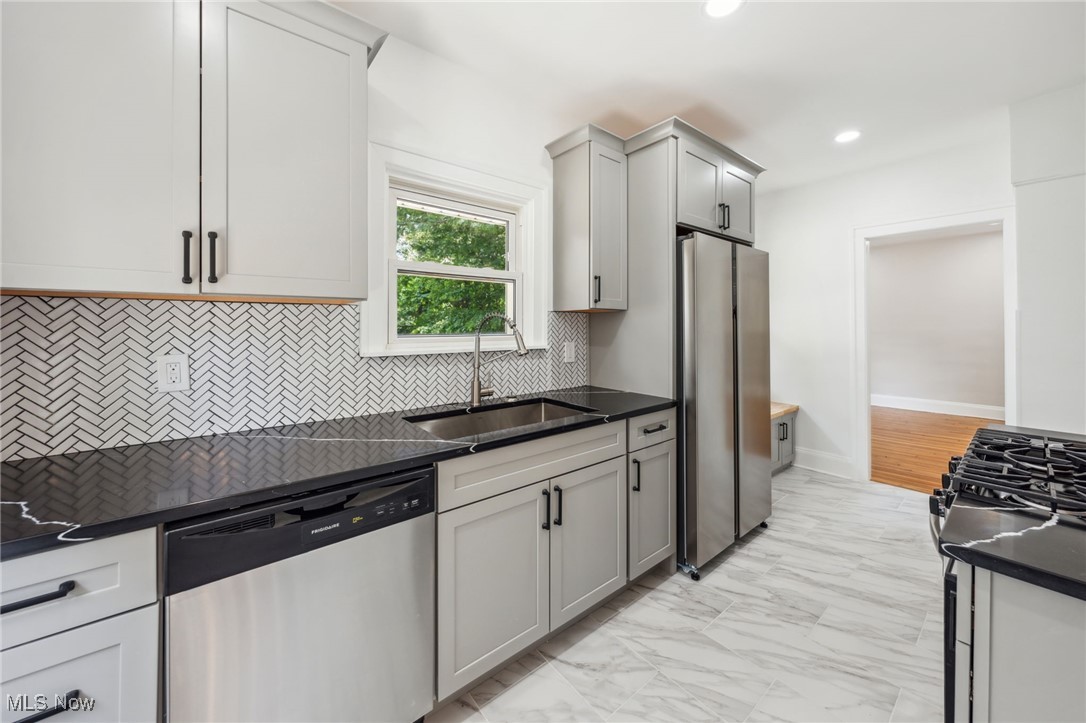 3020 E Derbyshire Road