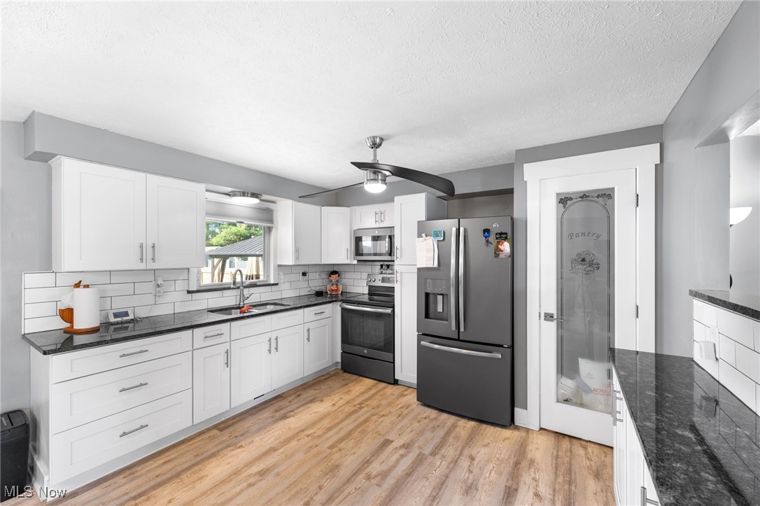 1280 Meadowview Lane