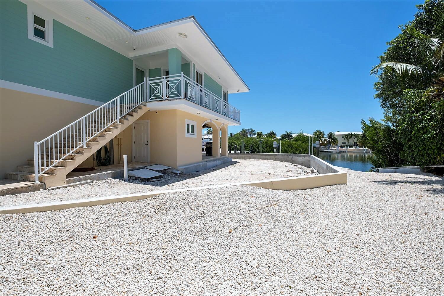 109 E Avenue E